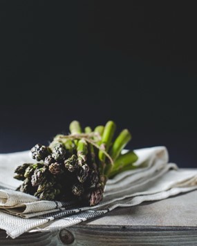 绿色新鲜芦笋图片